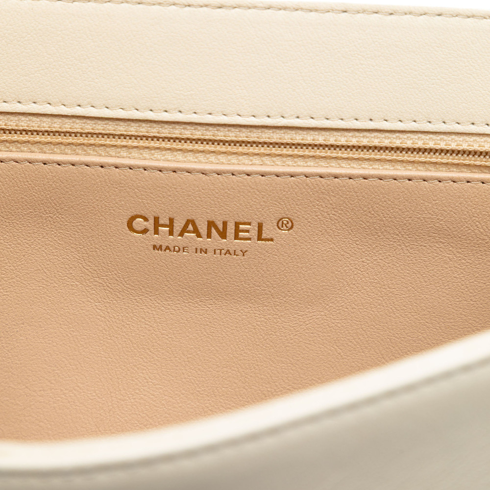 Pre-Loved Chanel Large Chevron Sheepskin Subtle Flap - Picture 5 of 7